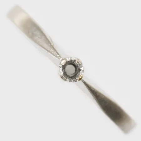 1 Ring vitguld, stl 17½, defekt, 18K Vikt: 2,1 g