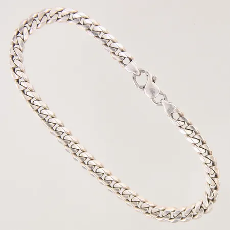 Armband Pansar, längd 22cm, bredd 6mm, mindre buckla vid lås, silver 925/1000 Vikt: 18,3 g