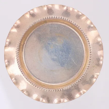 Litet fat Ø68mm, gravyr baksida, Muller H, kattfot 830/1000 silver Vikt: 20,6 g