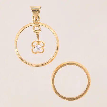 Guldsmycken, vit sten, gravyrer, 18K  Vikt: 10 g