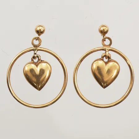 Ett par örhängen, längd 24,5mm, bredd 17,8mm, snurrebussar saknas, 18K Vikt: 2,7 g