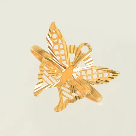 Ring med fjäril, stl 18¼, bredd 1,5-15mm, 21K Vikt: 1,5 g