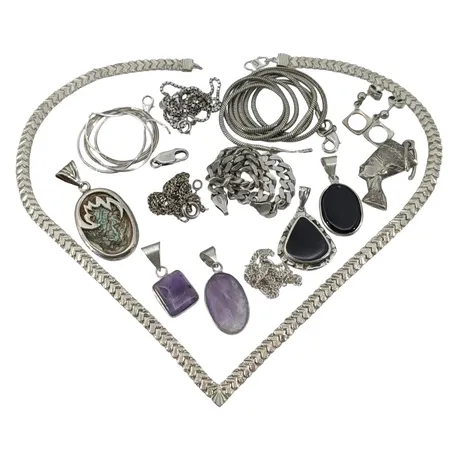 Diverse silversmycken, merparten med bruksmärken/defekter, bruttovikt 82,2 gram Vikt: 82,2 g