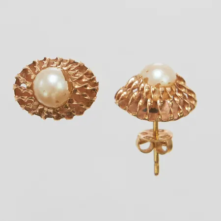 Örhängen med imitationspärlor, 13x10mm, 14K, stift samt snurrebussar i 18K, bruttovikt 2,5g Vikt: 2,5 g