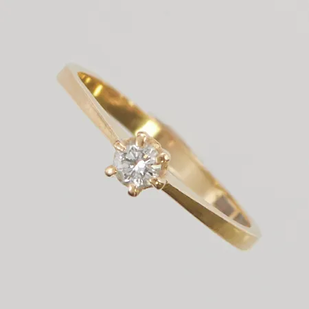 Ring med diamant 0,15ct, Ø16¾, bredd:4,2mm, 18K 1,9g.