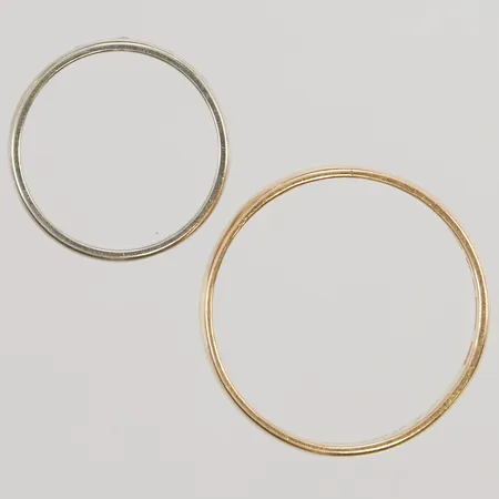 Ringar 2st, graverade, 18K, 9,0g.