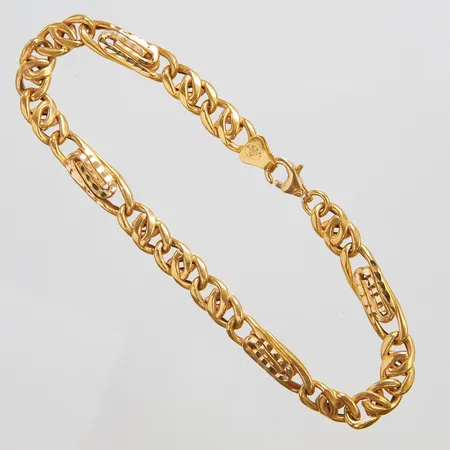 Armband, längd: 21,3cm, bredd: 6,5-7mm, ihåligt, något skevt, 21K Vikt: 11,8 g