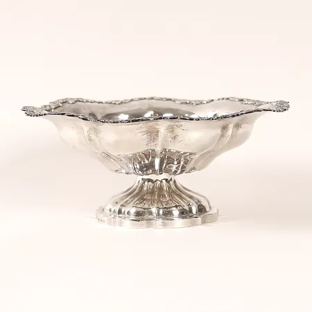 Uppsatsskål, rik dekor av rocailler, Helsingfors, Finland, 1917, ca Ø19, höjd 8,5cm, silver. Vikt: 281 g