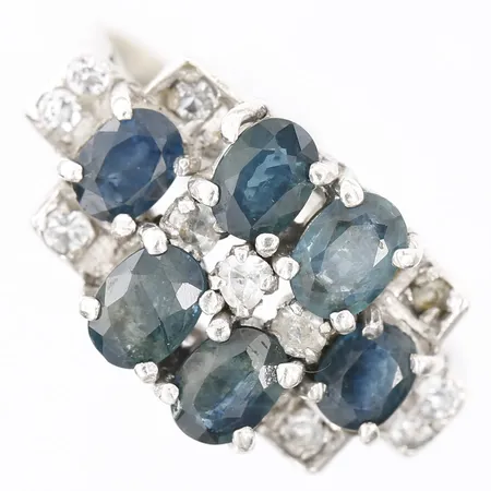 Ring med blå samt vita safirer, stl: 16½, storleksändrad, silver 925/1000 Vikt: 4,3 g