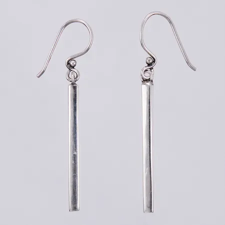 Ett par örhängen, längd: ca 5,2cm, bredd: ca 3mm, 925/1000, silver Vikt: 3,1 g