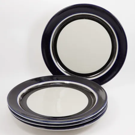 4 Tallrikar Saara Arabia Finland, design Anja Jaatinen-Winquist, Ø ca 24cm, bruksslitage  Skickas med paket.