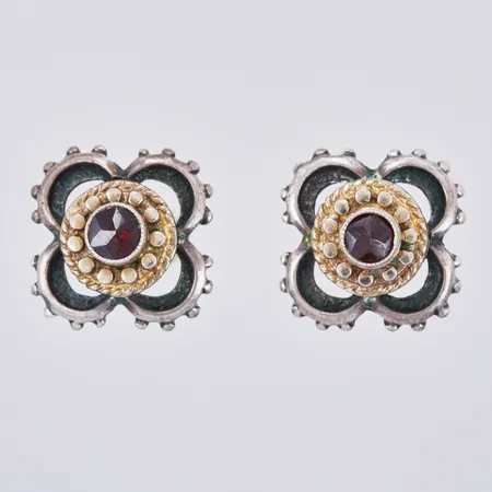 Ett par örhängen med röda stenar, längd, Ø ca15mm, 925/1000, silver