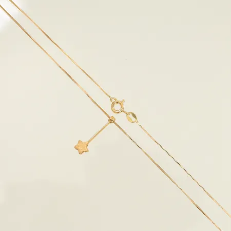 Halskedja med integrerat hänge, längd ca 42,5cm, bredd 1-19mm, skeva länkdelar, 18K, 2g Vikt: 2 g