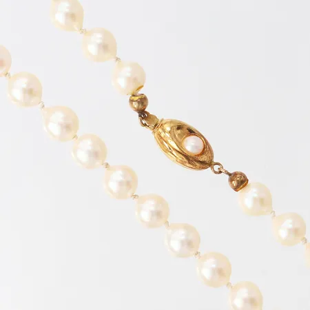 Pärlcollier med odlade pärlor, lås i 18K, längd 51cm, Ø7,5mm, pärlor med ytslitage, 18K bruttovikt: 30,3g
