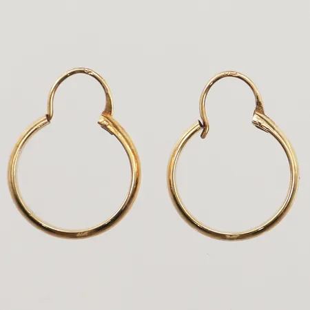 Ett par örhängen, Ø14mm, bredd 2,7mm, 18K Vikt: 0,8 g