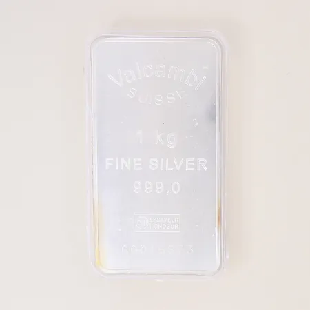 Silvertacka, Valcambi Suisse, Essayeur Fondeur, serie-nr: AA016823, 71x130mm, skadad plombering, silver 999/1000 Vikt: 1000 g