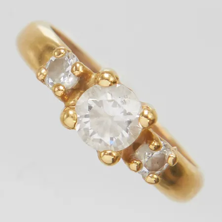 Ring med vita stenar, Ø15, bredd: 3-5,3mm, GHA, 18K Vikt: 1,1 g