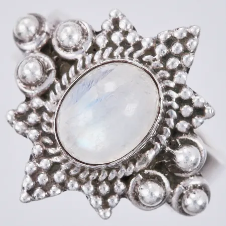 Ring med månsten stl.: 17 ¼, bredd ca 6-20mm, 925-1000 silver Vikt: 7,4 g