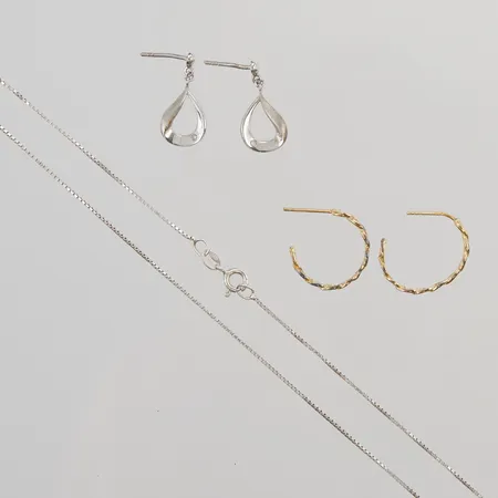 Örhängen två par, en Halskedja Silver S925/1000, 5,6g.