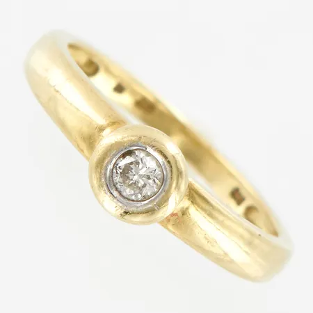 Ring med diamant ca 0,10ct enligt inskription, stl17, bredd: 2-5mm, 14K  Vikt: 2,5 g