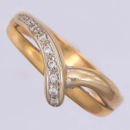 Ring med vita stenar stl 18, 18K Vikt: 3,8 g