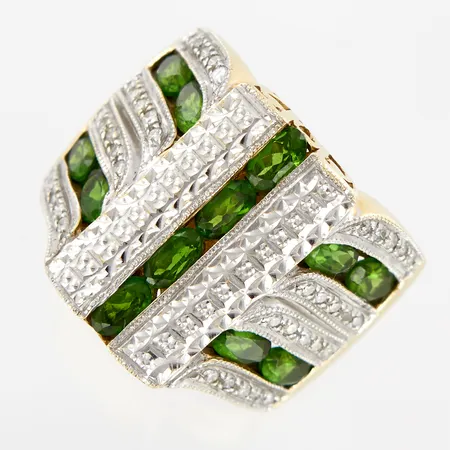 Ring med gröna stenar, diamanter 40x0,01ct, stl 19½, bredd: 4-20mm, 14K Vikt: 14,6 g