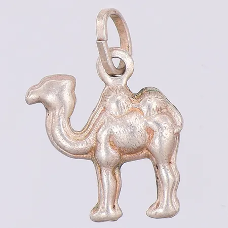 Hänge kamel 23mm, silver, saknar stämplar Vikt: 2 g