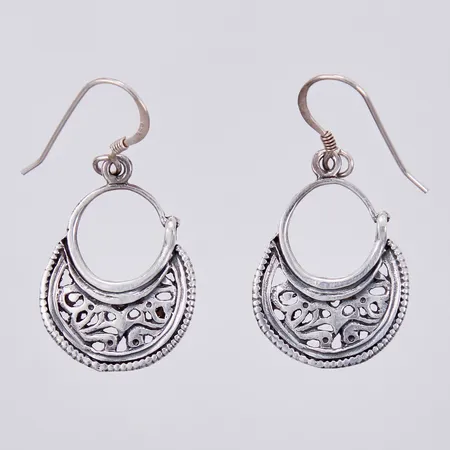 Ett par örhängen, längd: ca 3,7cm, bredd: ca 18mm, 925/1000, silver Vikt: 4,5 g