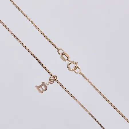 Kedja Venezia med hänge bokstaven B med sten, kedja längd: ca 44,5cm, bredd: ca 1mm, hänge längd: 1,2cm, bredd: ca 5mm, förgyllt, 835-925/1000 Silver Vikt: 2,5 g