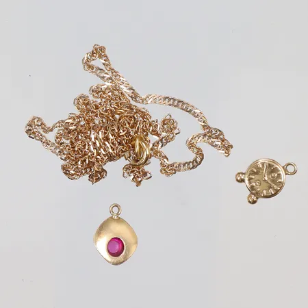 Diverse guld med röd sten, små defekter 18K Vikt: 3,3 g