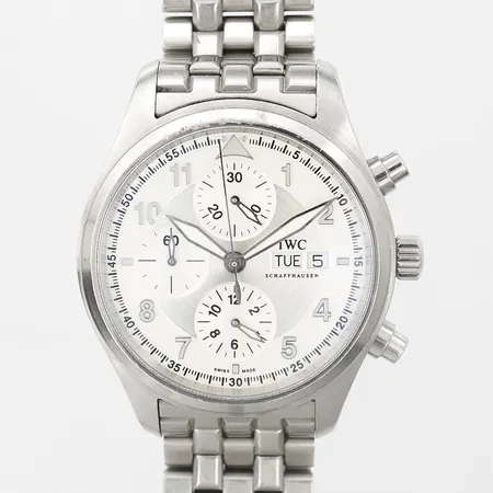Herrur IWC, Schaffhausen, Spitfire, Fliegerchronograph, stål, automatisk, Ø44mm, referensnummer 371702, serienummer 3252424, kvitto från NK Juvelsalong 2007, slitage, repor, boettring med märken, inga tillbehör.
