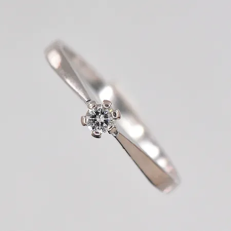 Ring vitguld med diamant ca 0,10ct, stl 19, 18K Vikt: 2,5 g