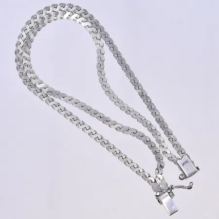 Armband, längd 19 cm, bredd 6 mm, silver 830/1000. Vikt: 11,9 g