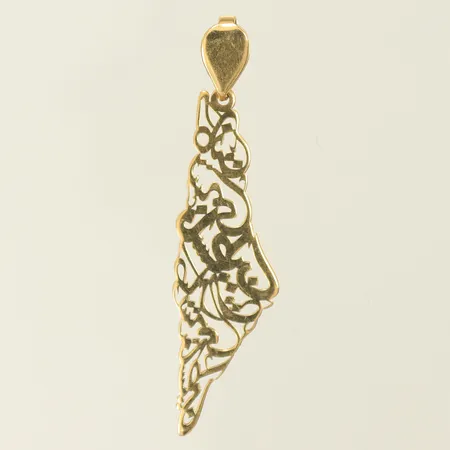 Hänge med genombruten dekor, längd 39mm inkl ögla, bredd 10mm, 18K, 1g 