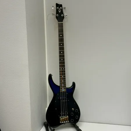 Elbas Daion, nr. 83358E, svart, repor lackskador, hårt original fodral medföljer Skickas med postpaket.