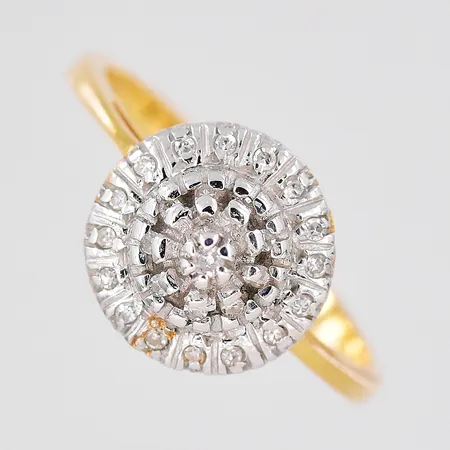 Ring med diamanter ca 0,08ctv, stl 16½, ovandel Ø 10mm, 18K Vikt: 3,1 g