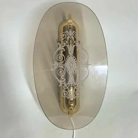 Vägglampa glas mönstrad, mässings färgad, glödlampa, max 40 watt, sladd 2,4m, repor, ej funktionstestad