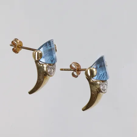 Ett par Örhängen med detaljer i plast 11x15mm, 18K Vikt: 4,2 g