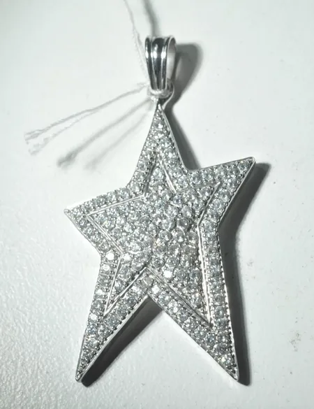 Hänge med stenar, längd 5,7 cm, bredd 3 cm, 18K Vikt: 9 g