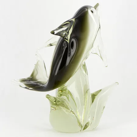Figurin Delfin av glas, höjd ca 27,5cm, gröntonat glas, omärkt, smånagg och repor Skickas med postpaket.