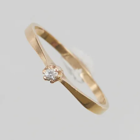 Ring med diamant 0,03ct, Ø16,5 bredd:1,4mm, 1,3g.