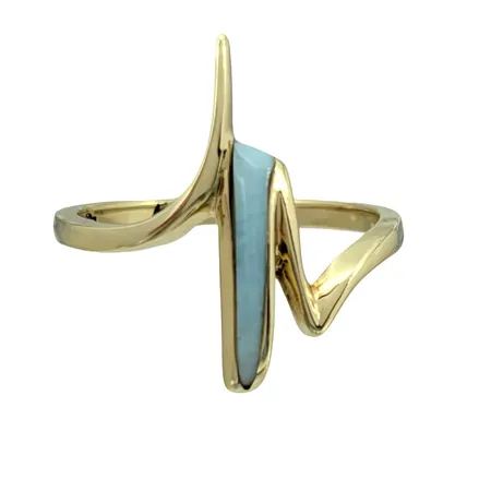 Ring, 14K guld, ljusblå sten, Ø18¾ mm, bredd 2-21 mm, fint skick, sten utan anmärkning Vikt: 3,4 g