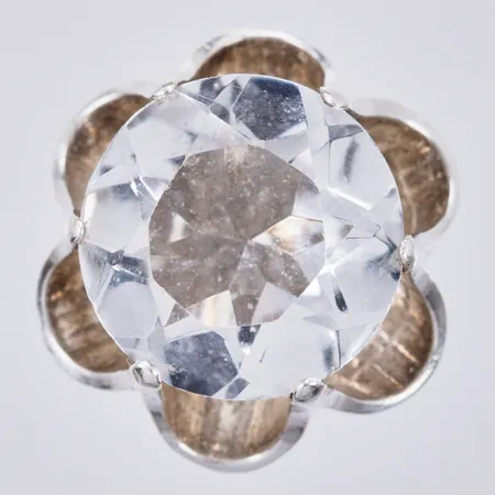 Ring med vit sten, stl: 17, bredd: ca 5-18mm, BEH Bengt Hallberg Guldsmeds AB, år 1973, 925/1000, silver Vikt: 12,8 g