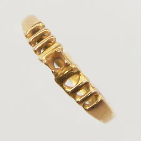 Ring, stl 16¾, bredd 2-3,7mm, sten saknas, 18K Vikt: 1,5 g