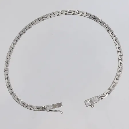 Armband 19,5cm bredd 3mm, smärre slitage silver 835/1000 Vikt: 6,4 g