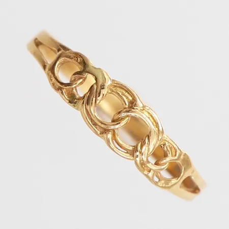 Ring Bismarck, stl: 17¼, bredd 1,8-4,5mm, 18K. Vikt: 1 g