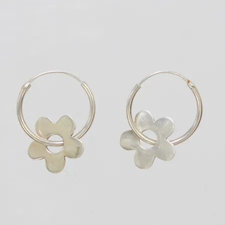 Örhängen, creoler med avtagbara berlocker, Øca.16,5mm, något skeva, bredd: 1,3mm, silver, 925/1000 Vikt: 2,2 g