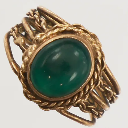 Ring grön sten, stl 16, bredd 13,5mm, 18K Vikt: 4,1 g