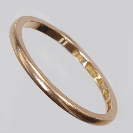 Ring slät stl 19 bredd 1,5 A&B (Guldsmedscentrum Alexanderson & B) Göteborg 1946, 18K Vikt: 2,2 g