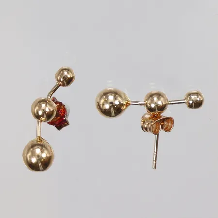 Ett par Örhängen 4x17mm 18K Vikt: 1,1 g